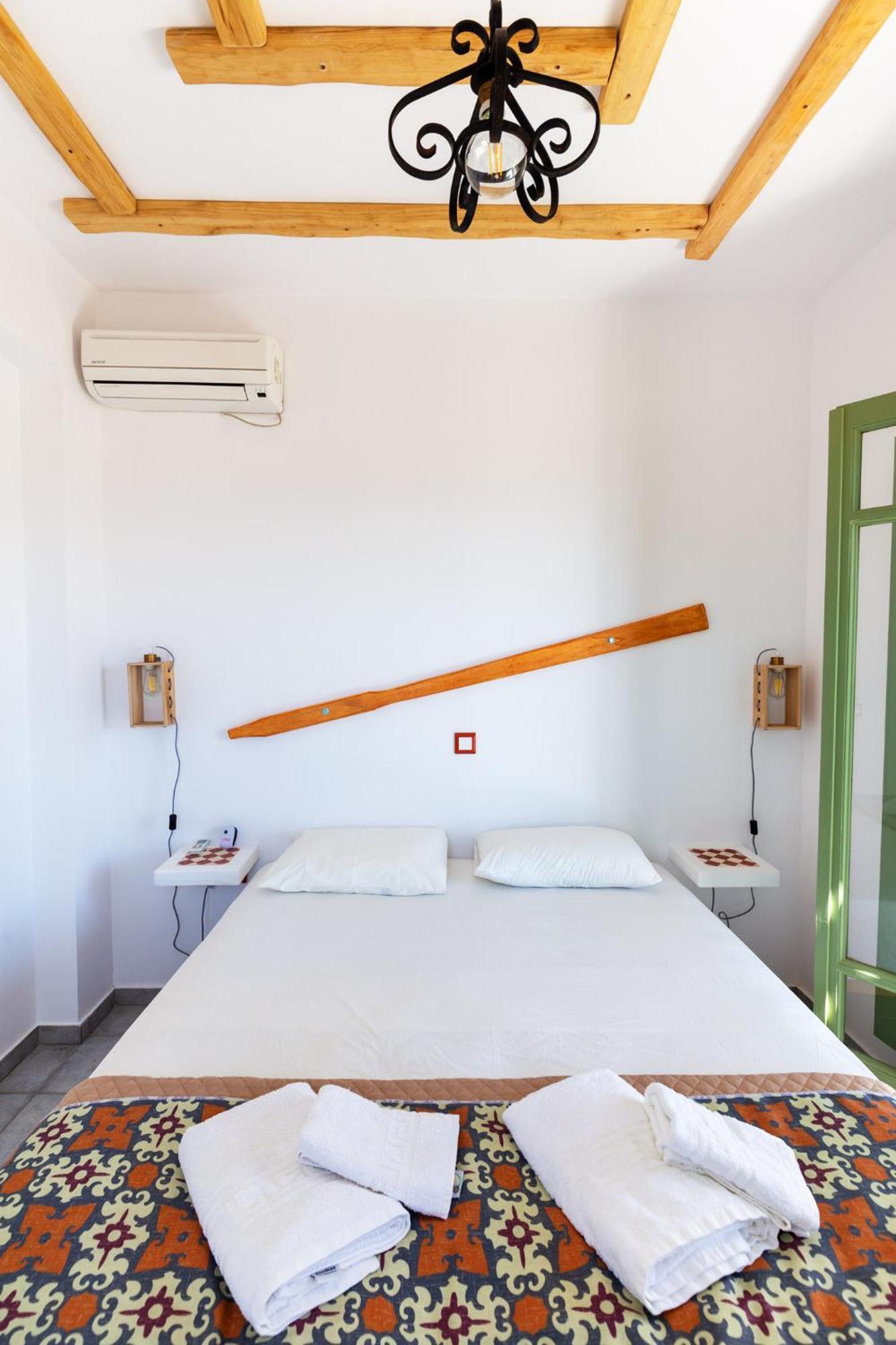 Ailouros Summer Hotel Schoinoussa Exterior photo